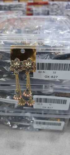 Gold Earring For Casual Wear Occasion, Golden Color And Flower Shape