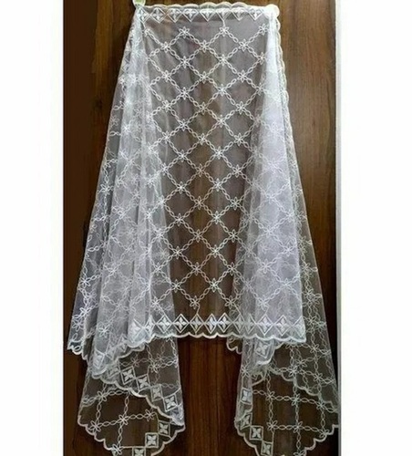 पार्टी वियर आसानी से धोने योग्य और हवा पार होने योग्य एम्ब्रॉयडरी किया हुआ सफ़ेद स्टाइलिश और फैशनेबल नेट दुपट्टा