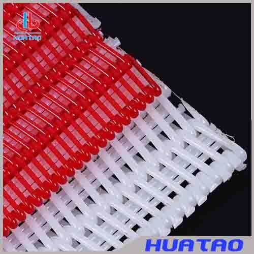 Red And White Color Polyester Spiral Mesh Belt For Industrial Uses Capacity: 1-2 Ton/Day