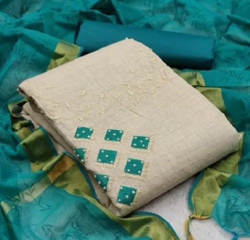 हरे और ग्रे रंग से धोने योग्य और आरामदायक अनस्टिच्ड एम्ब्रॉयडरी किया हुआ कॉटन सूट