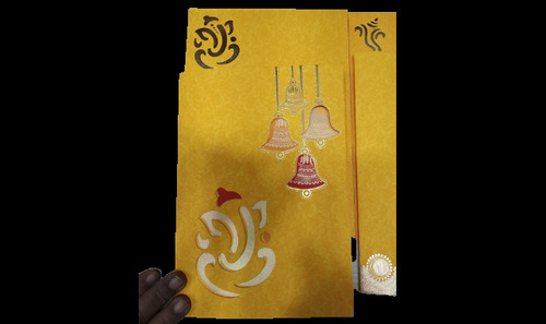 पीला आयताकार और हल्के वज़न का पेपर डिज़ाइनर वेडिंग कार्ड ग्रेड: औद्योगिक ग्रेड