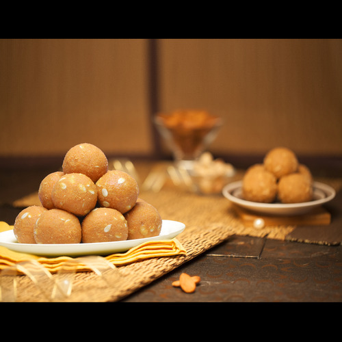 Desi Ghee Indian Sweet Besan Ladoo, Packaging Type Box at Best Price