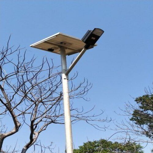 Trouble-Free Use In All Weather Conditions With Re-Chargeable Battery Solar Street Light