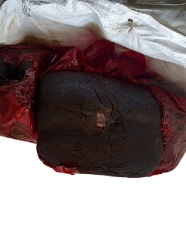 70 किलोग्राम चारकोल सामग्री का पैक लाल और काली धूप धूप