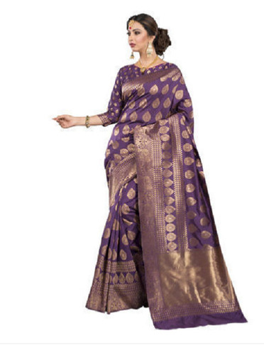 नीली और गोल्डन एम्ब्रॉयडरी की हुई हल्के वज़न की वॉशेबल कॉटन सिल्क लेडीज़ साड़ियां