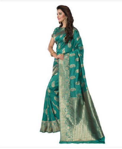 सी ग्रीन और गोल्डन एम्ब्रॉयडरी की हुई हल्की, आरामदायक धोने योग्य और हवा पार होने योग्य सिल्क साड़ियां