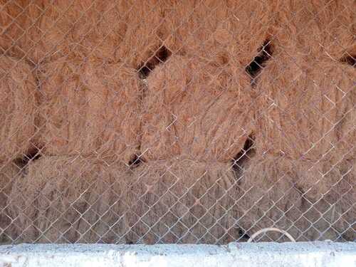 Blue Machine Made Brown Coconut Coir Bales For Carpets And Rugs