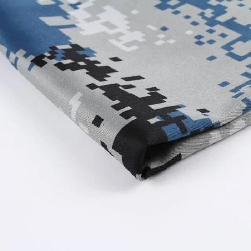 नीला और ग्रे प्रिंटेड 44 इंच चौड़ाई वाला सॉफ्ट और हल्के वज़न का कॉटन फ़ैब्रिक