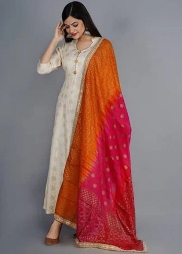 काला आरामदायक और हवा पार होने योग्य एम्ब्रॉयडरी पैटर्न मीडियम साइज़ प्रिंटेड अनारकली सूट