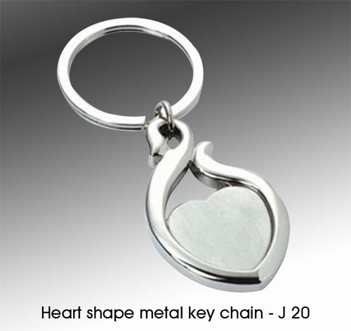 J20 a   Heart Shape Lightweight Metal Key Chain with Smooth Finishing