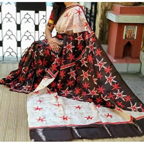 Red Gerogeous Look Skin Friendly Look Attractive Printed Mulmul Batik Floral Printed Saree