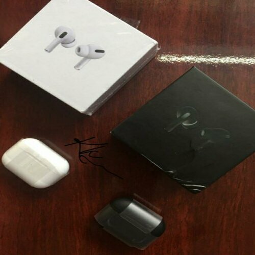 काला रंग स्टाइलिश और आकर्षक हल्का वज़न अच्छी क्वालिटी का एयर-पॉड्स