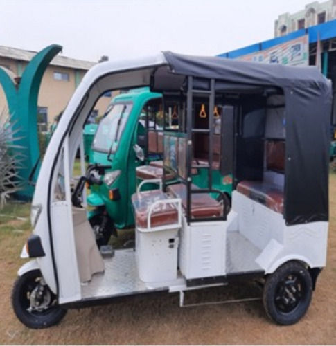 Victory Battery Operated Auto Rickshaw