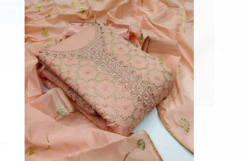 महिलाओं के लिए पीच स्किन फ्रेंडली और एम्ब्रॉयडरी पार्टी वियर कॉटन अनस्टिच्ड सूट