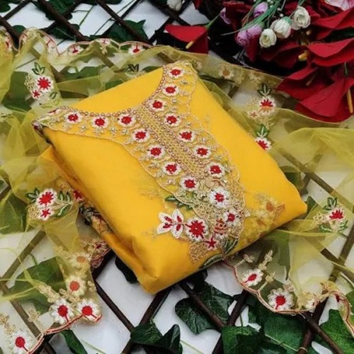 आरामदायक और धोने योग्य एम्ब्रॉयडरी पैटर्न अनस्टिच्ड फैंसी लेडीज़ सूट