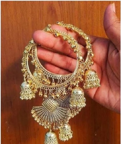 गोल पॉलिश फ़िनिश डिज़ाइनर सिल्वर और गोल्ड आर्टिफिशियल बैंगल