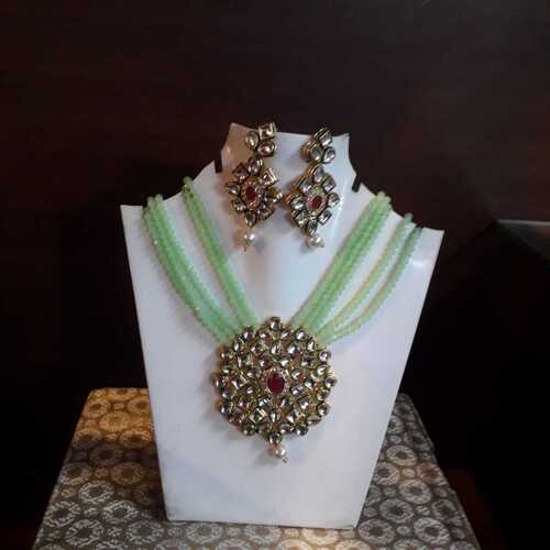पार्टी और वेडिंग वियर के लिए इयररिंग के साथ लेडीज़ आर्टिफिशियल नेकलेस सेट
