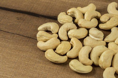 Pack Of 500 Gram Curved Dried And Natural Cashew Nuts