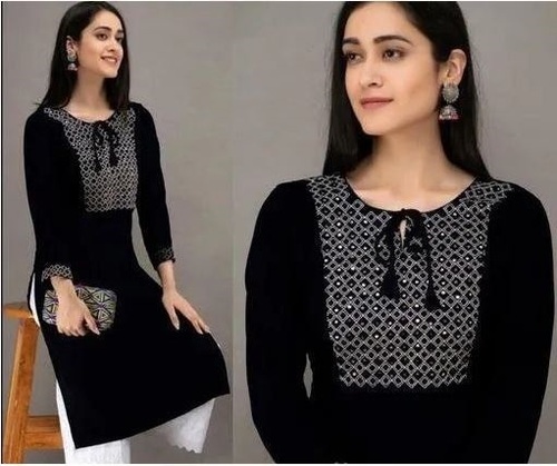 स्टाइलिश और आरामदायक ब्लैक थ्री फोर्थ स्लीव टाइप रेयॉन प्रिंटेड कुर्ती