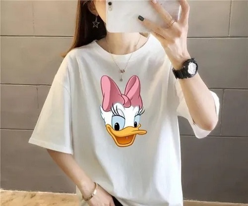 नीला कार्टून प्रिंटेड पैटर्न आरामदायक और आसानी से धोने योग्य महिलाओं की कॉटन टी शर्ट