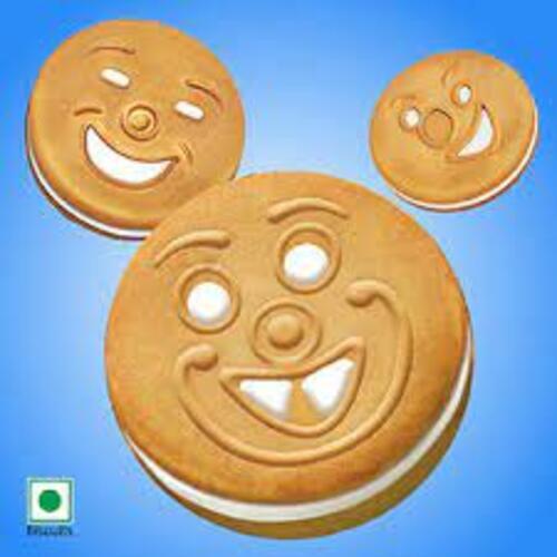 क्रिस्पी माउथ वॉटरिंग और हाइजीनिक रूप से पैक किए गए चॉकलेट क्रीम बिस्कुट