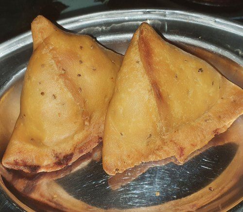 Basic Indian Fresh Samosa, Packaging Size: 6Pice, Packaging Type: Carton