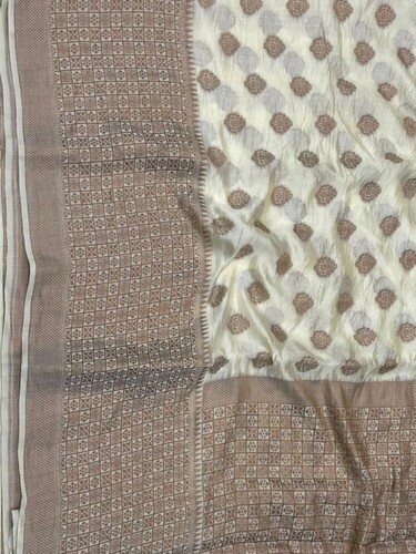 महिलाओं के लिए फैंसी और सुंदर डिज़ाइनर साड़ी