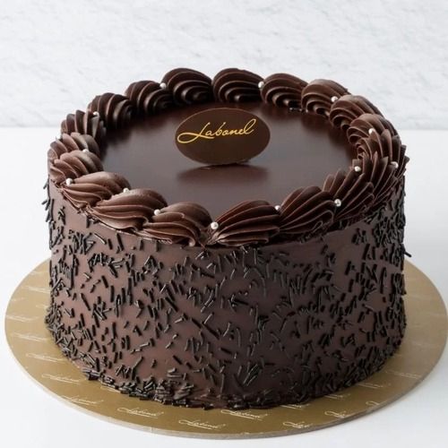 Yellow 1 Kilogram Sweet And Delicious Round Shaped Frseh Brown Chocolate Cake