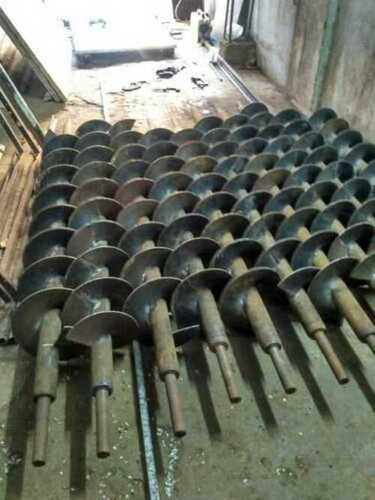 Stainless Steel Screw Conveyor For Moving Goods And 380 Voltage Balck Color