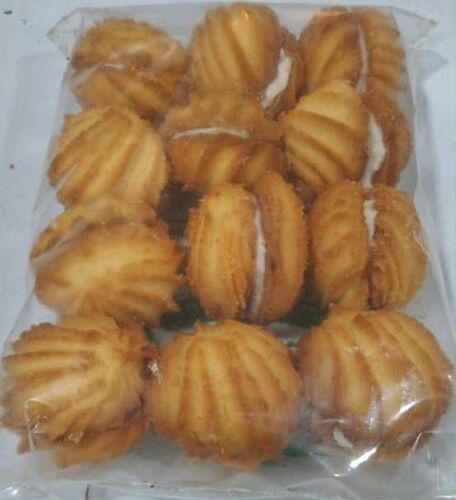 Mouthwatering Tasty Round Shaped Cookie Baked Pineapple Biscuits 1 Kg Fat Content (%): 16 Grams (G)