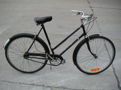 Silver Women Manual Bicycle With Rigid Suspension For School And College Girl