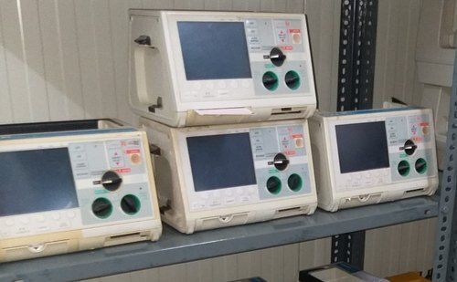 Transport Venilatos zoll dfibrilator Ventilator, Tidal Volume: 5to 3ltres