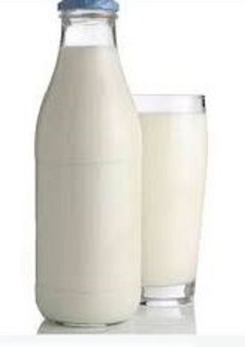  शुद्ध और ताज़ा अत्यधिक पोषक तत्वों से भरपूर स्वस्थ सफेद भैंस का दूध