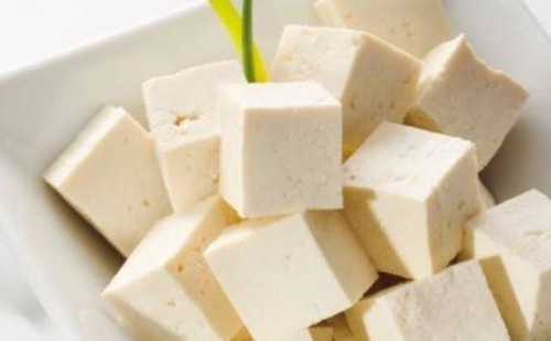 Fresh Natural Soft Hygienically Processed Rich In Protein And Healthy White Paneer Age Group: Old-Aged