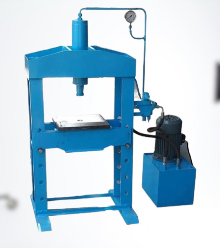 https://tiimg.tistatic.com/fp/1/008/003/20-ton-three-phase-fully-automatic-hydraulic-press-machine-950.jpg