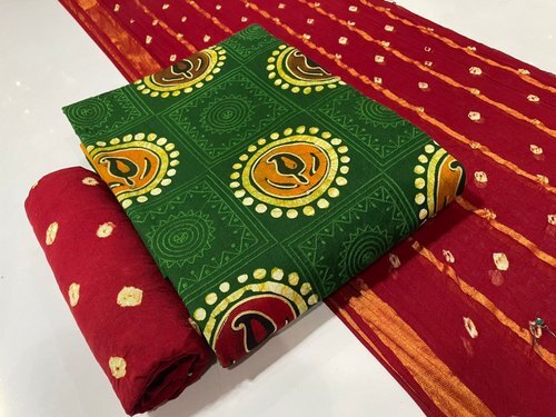 कैज़ुअल वियर के लिए मल्टी कलर प्रिंटेड ब्रीथेबल और एंटी-रिंकल कस्टमाइज़्ड कॉटन अनस्टिच्ड लेडीज़ सूट