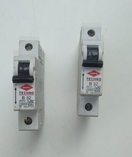  HPL B32 टेक्नो मिनिएचर सर्किट ब्रेकर, रेटेड करंट 15 AMP 