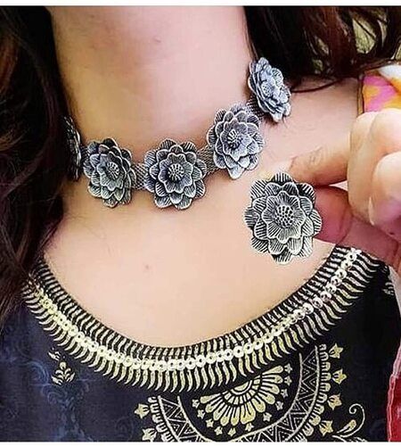 Silver Flower Choker Necklace with Stud Earrings