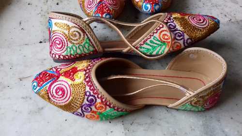 Women Tan Leather Embroidery Footwear, Size: Y, TPR