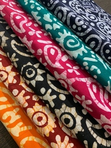 Skin Friendliness Shrink Resistance Alluring Design Quick Dry Printed Cotton Batik Fabric