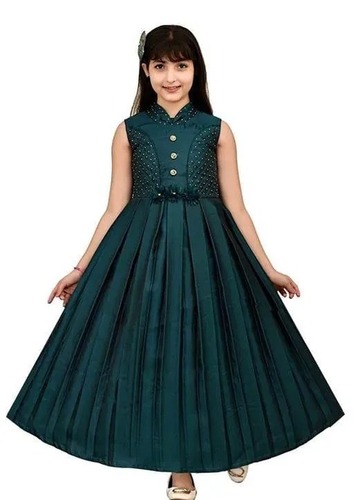 पार्टी वियर आरामदायक और धोने योग्य स्लीवलेस डिज़ाइनर गर्ल फ्रॉक