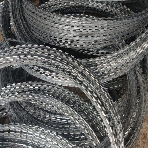 Galvanized Steel Barbed Fencing Wire For Commercial Security Uses