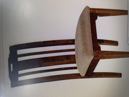 डाइनिंग और लिविंग रूम के उपयोग के लिए हाई बैक वुडन चेयर