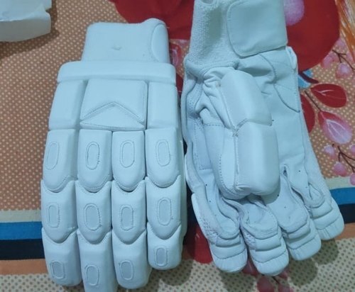 Plain best sale cricket gloves