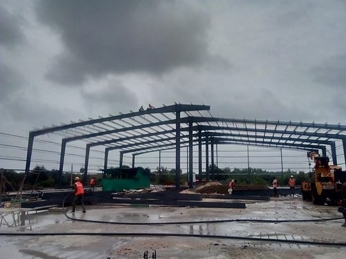 रेक्टैंगुलर माइल्ड स्टील पेंट कोटेड रस्टोरूफ एंड ड्यूरेबल फैक्ट्री शेड