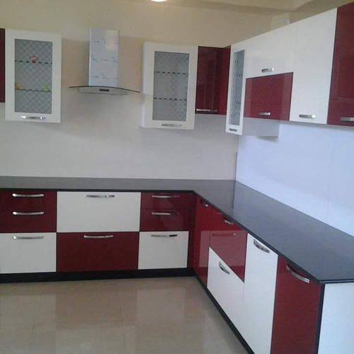 रेक्टेंगल आसानी से साफ़ होने वाला दीमक प्रूफ मैरून और सफ़ेद L शेप का लकड़ी का मॉड्यूलर किचन