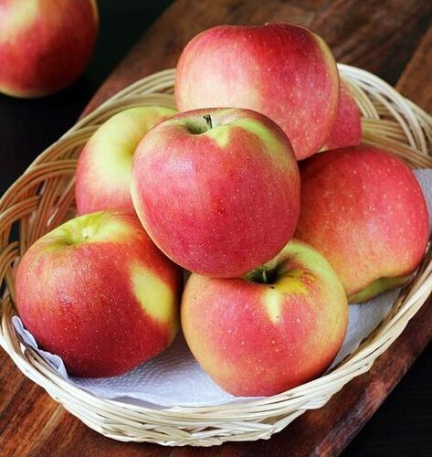 Silver No Preservatives Sweet Delicious Rich Natural Taste Chemical Free Red Fresh Apples