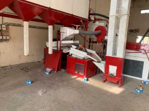 White & Red Seed Cleaning Machine, 500 Kg To 5 Ton Per Hour Capacity