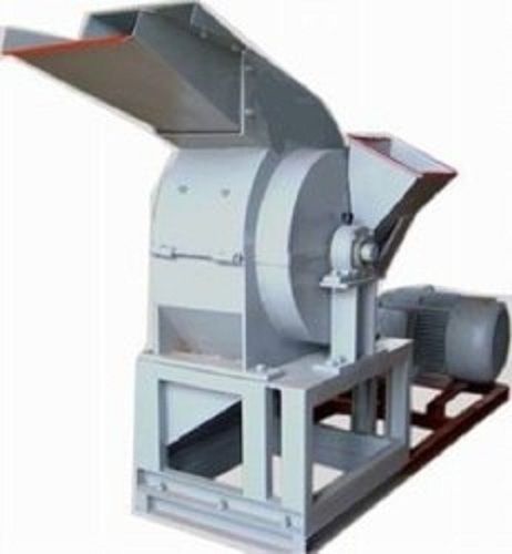 Horizontal Semi-Automatic High-Speed Wood Chipper Machine Capacity: 2000 Kg/Hr