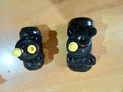 Gx300d Forklift Wheel Cylinder Ass With Iron Material And Black Finish